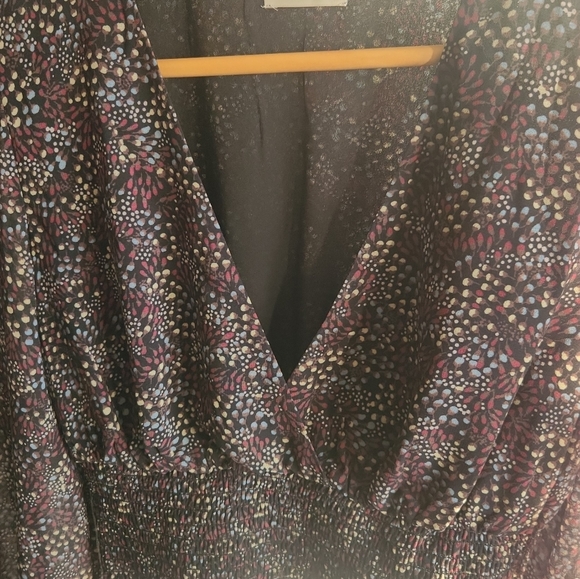 Beautiful wilferd aritzia blouse - Picture 3 of 4